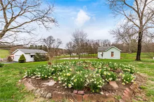2419 Chandlersville Rd, Zanesville, OH 43701 - Photo 13