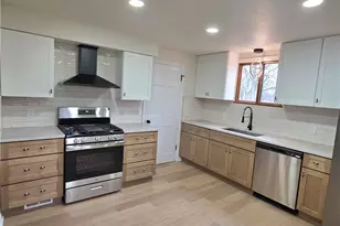 1324 Mapleview Dr, Green Hills, OH 44131 - Photo 3