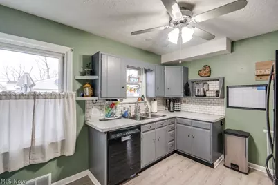 13513 York Boulevard, Garfield Heights, OH 44125 - Photo 9