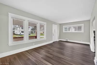 12912 Maplerow Avenue, Garfield Heights, OH 44105 - Photo 5