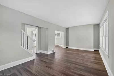 12912 Maplerow Avenue, Garfield Heights, OH 44105 - Photo 3