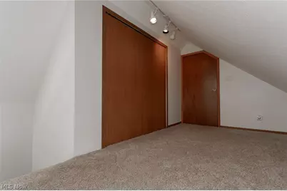 5718 Delora Avenue, Brooklyn, OH 44144 - Photo 15