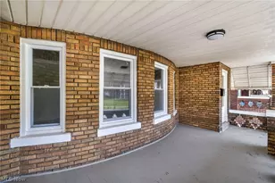 929 Thornhill Dr, Loveland, OH 44108 - Photo 3