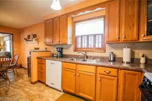 808 28th St, Vienna, WV 26105 - Photo 13