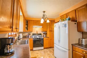 808 28th St, Vienna, WV 26105 - Photo 17