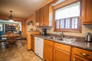 808 28th St, Vienna, WV 26105 - Photo 15