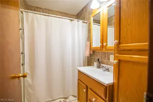 808 28th St, Vienna, WV 26105 - Photo 35
