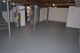 1064 Lane St, Akron, OH 44307 - Photo 33