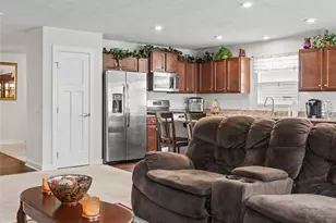 346 Lakewick Ln, Willowick, OH 44095 - Photo 7