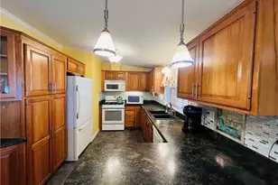 10552 Shasta Dr, Chardon, OH 44024 - Photo 3