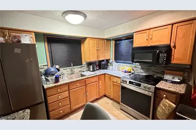 19513 Beverly Avenue, Maple Heights, OH 44137 - Photo 9