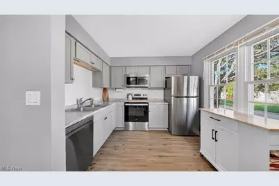 5236 Creekside Boulevard, Brunswick Hills, OH 44212 - Photo 3