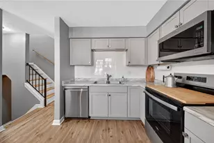 5236 Creekside Blvd, Brunswick Hills, OH 44212 - Photo 5