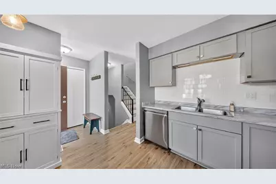 5236 Creekside Boulevard, Brunswick Hills, OH 44212 - Photo 9