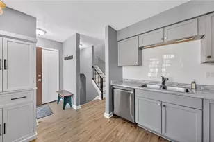 5236 Creekside Blvd, Brunswick Hills, OH 44212 - Photo 9