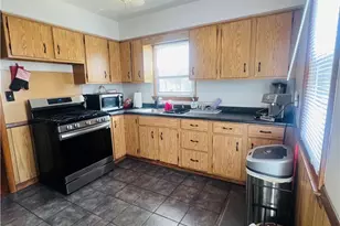 21300 Wilmore Ave, Euclid, OH 44123 - Photo 9