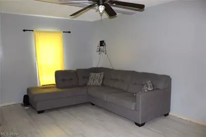 124 E 32nd Street, Lorain, OH 44055 - Photo 3