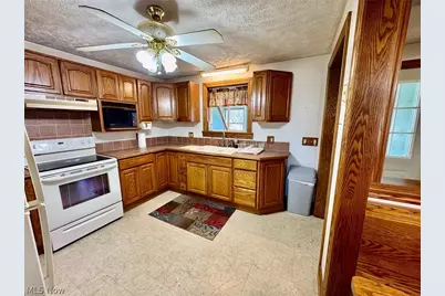 10131 Columbus Road NE, Louisville, OH 44641 - Photo 7