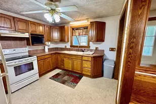 10131 Columbus Rd NE, Louisville, OH 44641 - Photo 7