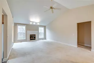 4046 Lindbergh Ave NW, Canton, OH 44718 - Photo 7