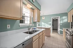 10248 Brighton Cir, Twinsburg, OH 44087 - Photo 9