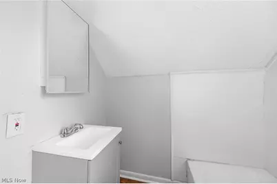 9610 Edmunds Avenue, Loveland, OH 44106 - Photo 19