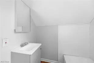 9610 Edmunds Ave, Loveland, OH 44106 - Photo 19