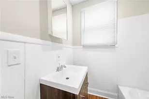 9610 Edmunds Ave, Loveland, OH 44106 - Photo 17