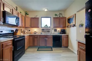 319 W Oxford St, Alliance, OH 44601 - Photo 11