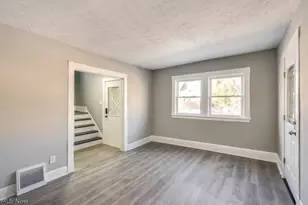 561 Melrose St, Akron, OH 44305 - Photo 9