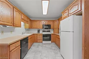 1450 Cove St NW, Uniontown, OH 44685 - Photo 17