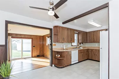 30104 Warren Road, Wickliffe, OH 44092 - Photo 9