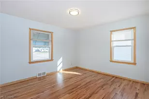 30104 Warren Rd, Wickliffe, OH 44092 - Photo 17