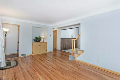 30104 Warren Road, Wickliffe, OH 44092 - Photo 7