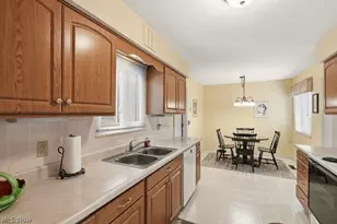 19281 Idlewood Trail, Strongsville, OH 44149 - Photo 9