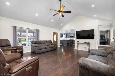 6635 Lake Ave, Elyria, OH 44035 - Photo 11