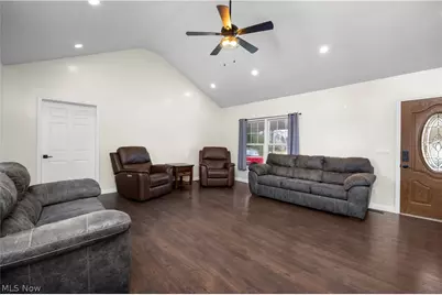 6635 Lake Ave, Elyria, OH 44035 - Photo 9