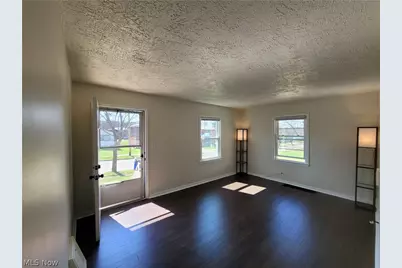 923 Russell Avenue, Akron, OH 44307 - Photo 13