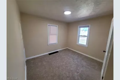 923 Russell Avenue, Akron, OH 44307 - Photo 9