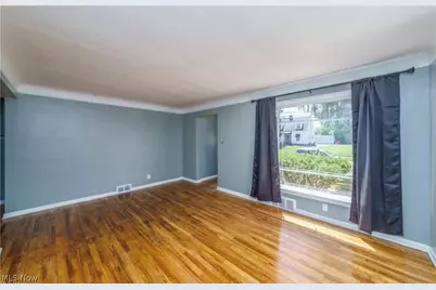 13815 Cranwood Park Boulevard, Garfield Heights, OH 44125 - Photo 3
