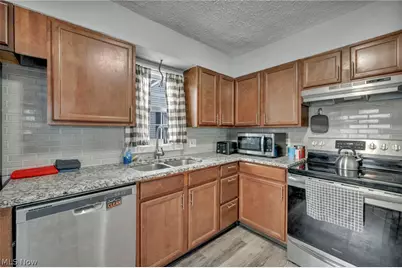 394 N Hawkins Avenue, Akron, OH 44313 - Photo 13