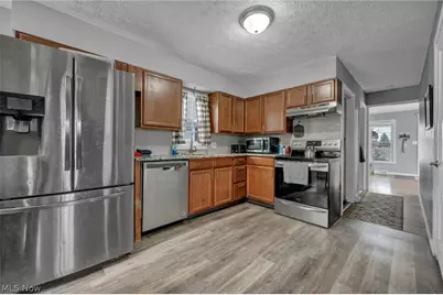 394 N Hawkins Avenue, Akron, OH 44313 - Photo 11