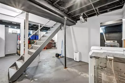 394 N Hawkins Avenue, Akron, OH 44313 - Photo 37