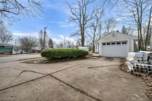 394 N Hawkins Ave, Akron, OH 44313 - Photo 43