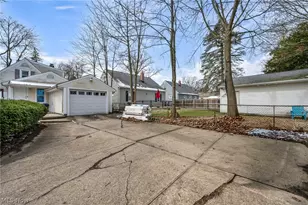 394 N Hawkins Ave, Akron, OH 44313 - Photo 41