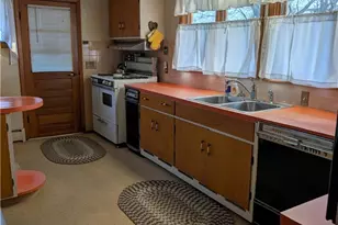 5721 Skyline Dr, Cambridge, OH 43725 - Photo 9