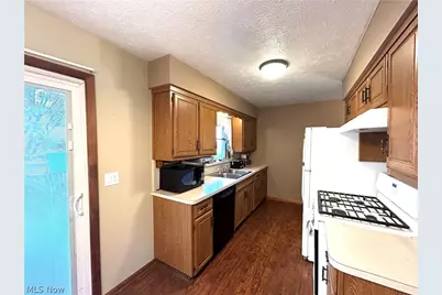 2205 Kimball Court, Akron, OH 44314 - Photo 7