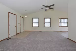 2121 Oakwood Ct, Avon, OH 44011 - Photo 3