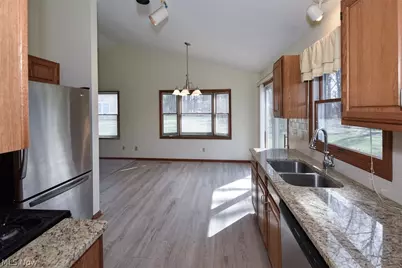 2121 Oakwood Court, Avon, OH 44011 - Photo 11