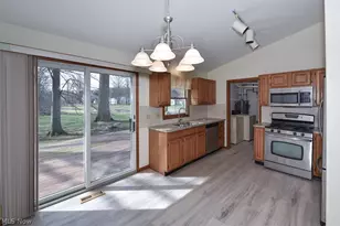 2121 Oakwood Ct, Avon, OH 44011 - Photo 9